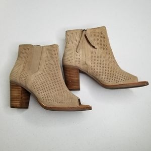 Tom's tan/light brown open toe bootie size 8.5